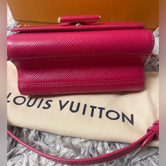 Louis Vuitton Epi Twist Shoulder Bag PM - Picture 4 of 15